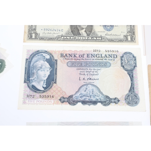 620 - A SMALL COLLECTION OF BANKNOTES TO INCLUDE SEVENTEEN CONSECUTIVE TEN SHILLING NOTES. A collection of... 