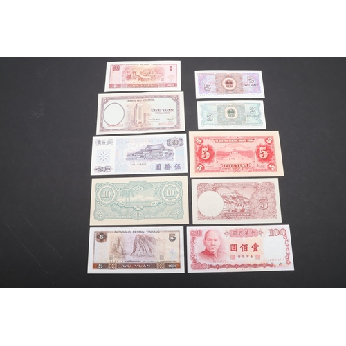 621 - A COLLECTION OF JAPANESE AND CHINESE BANKNOTES. A collection of ten banknotes including a Japanese G... 