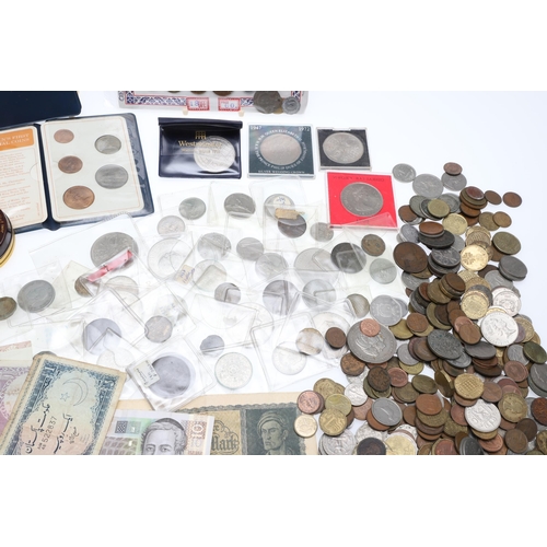 648 - A COLLECTION OF GREAT BRITAIN AND WORLD COINS TO INCLUDE. World coins to include coins from Spain, F... 