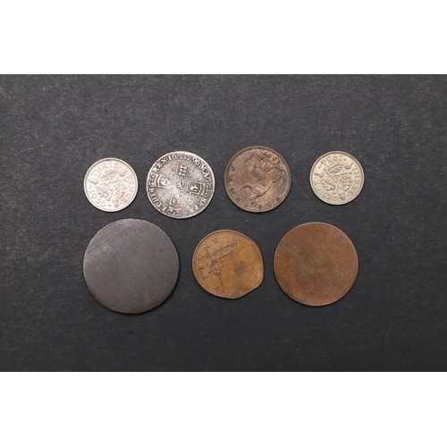 907 - A MIXED COLLECTION OF COINS INCLUDING AN ELIZABETH II ERROR PENNY. A mixed collection to include an ... 