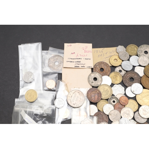 915 - A COLLECTION OF WORLD COINS TO INCLUDE COINS FROM JAPAN, MEXICO AND OTHER COUNTRIES. World coins to ... 