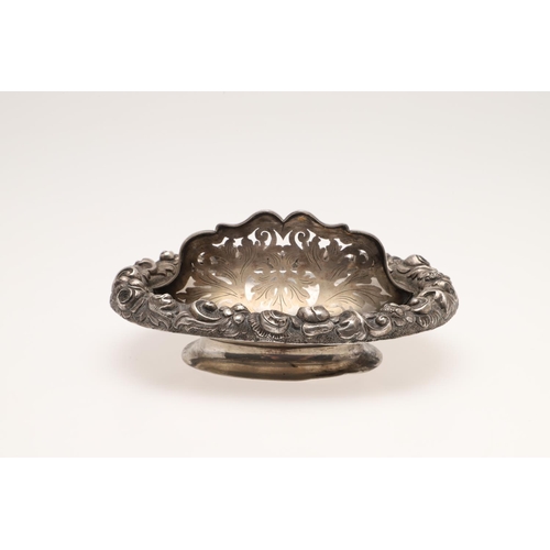 146 - A 19TH CENTURY AUSTRO-HUNGARIAN SILVER SWEETMEAT DISH. of oval outline, with a border decorated in h... 