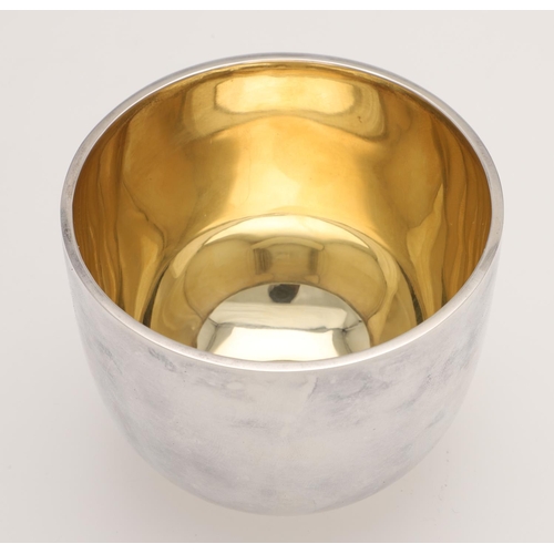 147 - A MODERN FINE SILVER TUMBLER CUP. circular form, with a gilt interior and bearing the Millennium hal... 