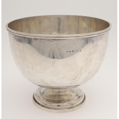 149 - A GEORGE V SILVER ROSE BOWL. of circular form, with a moulded border and on a spreading foot, monogr... 