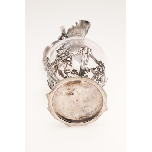 150 - A LATE 19TH/ EARLY 20TH CENTURY FRENCH SILVER MOUNTED CLEAR GLASS CLARET JUG. vase-shaped, decorated... 