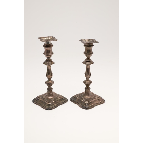 153 - A PAIR OF EDWARDIAN SILVER CANDLESTICKS. with spool-shaped capitals, detachable nozzles, knopped ste... 