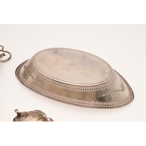 155 - AN EDWARDIAN SILVER BREAD BASKET. of navette outline, with a  punch bead border, pierced sides and e... 