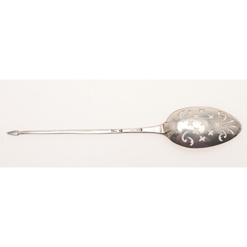 30 - A GEORGE II / III SILVER MOTE SPOON. with a plain drop, a spearhead terminal and the pierced bowl de... 