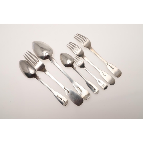 32 - FIDDLE PATTERN FLATWARE. comprising of 9 table forks, 6 dessert forks (+1 smaller fork), 6 tablespoo... 