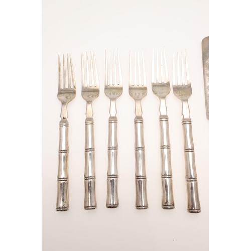 34 - A SET OF SIX LATE 19TH/ EARLY 20TH CENTURY CHINESE SILVER FORKS & MATCHING KNIVES, BY WANG HING. wit... 