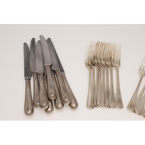 42 - AN ELIZABETH II PART-CANTEEN OF OLD ENGLISH BEAD PATTERN SILVER FLATWARE & CUTLERY. comprising of 4 ... 