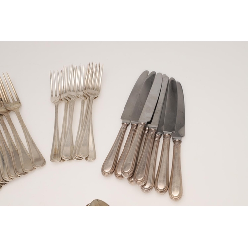 42 - AN ELIZABETH II PART-CANTEEN OF OLD ENGLISH BEAD PATTERN SILVER FLATWARE & CUTLERY. comprising of 4 ... 