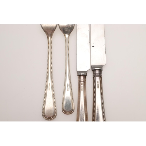 42 - AN ELIZABETH II PART-CANTEEN OF OLD ENGLISH BEAD PATTERN SILVER FLATWARE & CUTLERY. comprising of 4 ... 