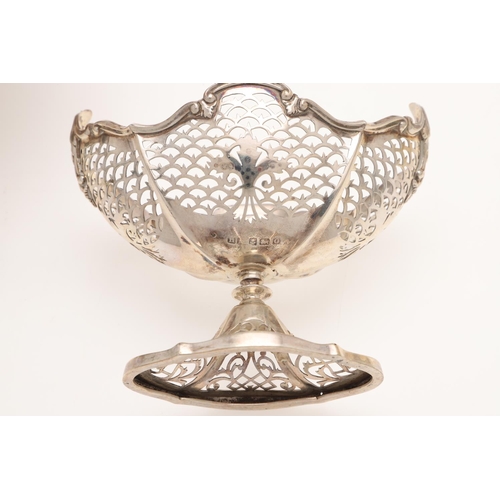 50 - A GEORGE V SILVER FRUIT DISH. shaped circular outline, with a gadroon & shell border, pierced rim & ... 