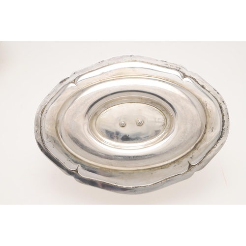 59 - A 20TH CENTURY GERMAN SILVER FRUIT DISH. shaped circular outline, with a slightly hammered finish, a... 