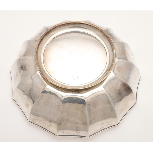 59 - A 20TH CENTURY GERMAN SILVER FRUIT DISH. shaped circular outline, with a slightly hammered finish, a... 