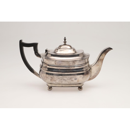 94 - A GEORGE V SILVER TEA POT & MATCHING SUGAR BASIN. rounded rectangular form, with angular handles and... 