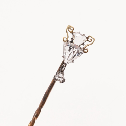 538 - AN EARLY 19TH CENTURY DIAMOND STICK PIN. the diamonds are cut to form the shape of an urn, set in go... 