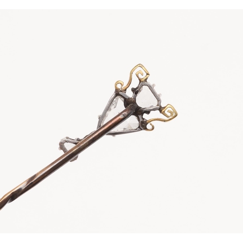 538 - AN EARLY 19TH CENTURY DIAMOND STICK PIN. the diamonds are cut to form the shape of an urn, set in go... 