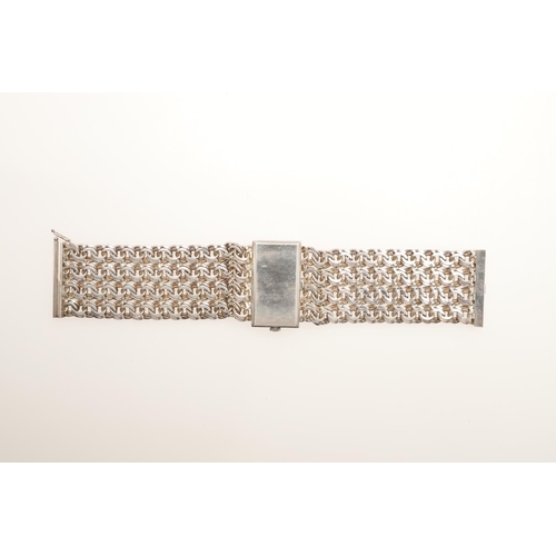 571 - A LADY'S VINTAGE MECHANICAL SILVER BRACELET WRISTWATCH BY OMEGA DE VILLE. the signed rectangular-sha... 