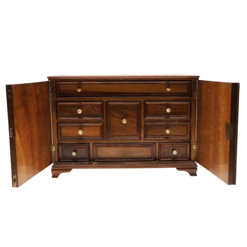 Lot 890       