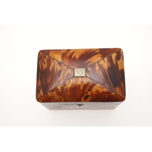 910 - A GEORGE III TORTOISESHELL TEA CADDY. the red velvet lined lid with white metal initialled plaque an... 