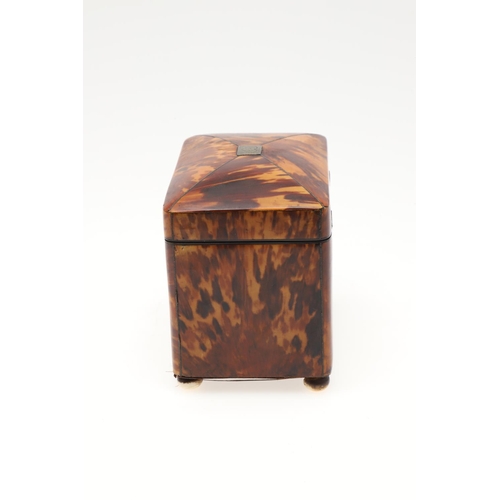 910 - A GEORGE III TORTOISESHELL TEA CADDY. the red velvet lined lid with white metal initialled plaque an... 