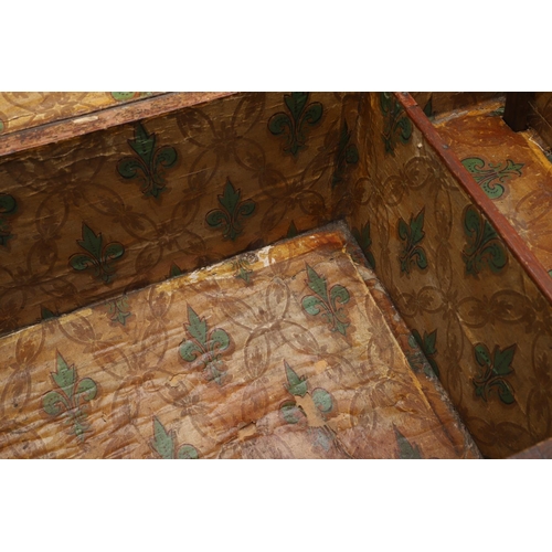 911 - AN ANTIQUE CONTINENTAL PARQUETRY BOX. the hinged lid enclosing a fleur de lys patterned paper lined ... 