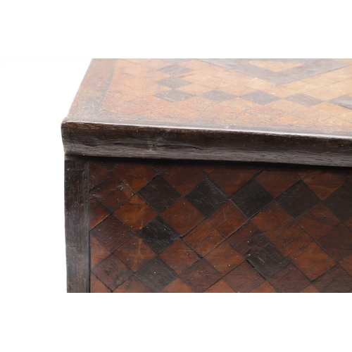 911 - AN ANTIQUE CONTINENTAL PARQUETRY BOX. the hinged lid enclosing a fleur de lys patterned paper lined ... 