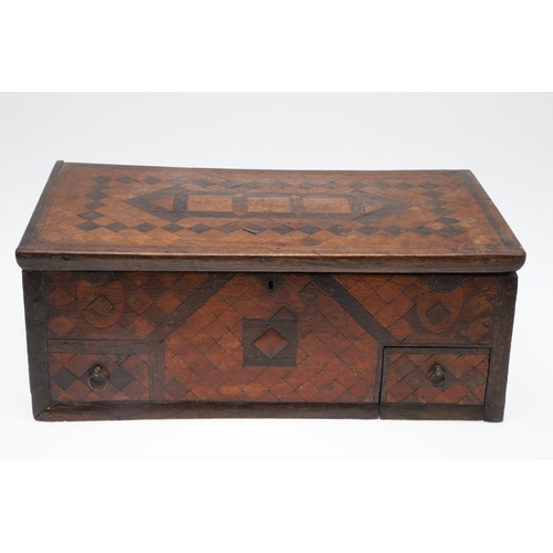 911 - AN ANTIQUE CONTINENTAL PARQUETRY BOX. the hinged lid enclosing a fleur de lys patterned paper lined ... 