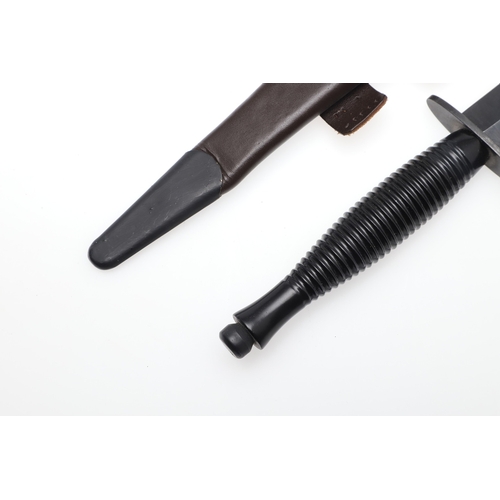 141 - A THIRD PATTERN FAIRBURN SYKES TYPE FIGHTING KNIFE BY WILLIAM RODGERS. With a 17cm double edged poin... 