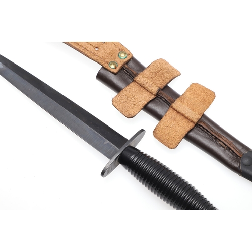 141 - A THIRD PATTERN FAIRBURN SYKES TYPE FIGHTING KNIFE BY WILLIAM RODGERS. With a 17cm double edged poin... 