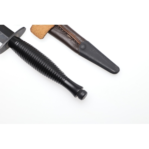 141 - A THIRD PATTERN FAIRBURN SYKES TYPE FIGHTING KNIFE BY WILLIAM RODGERS. With a 17cm double edged poin... 
