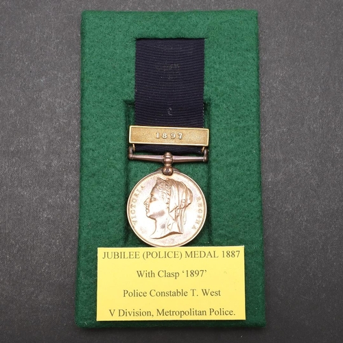 1002 - A POLICE JUBILEE MEDAL 1887 WITH 1897 CLASP TO THE METROPOLITAN POLICE. A Metropolitan police Jubile... 