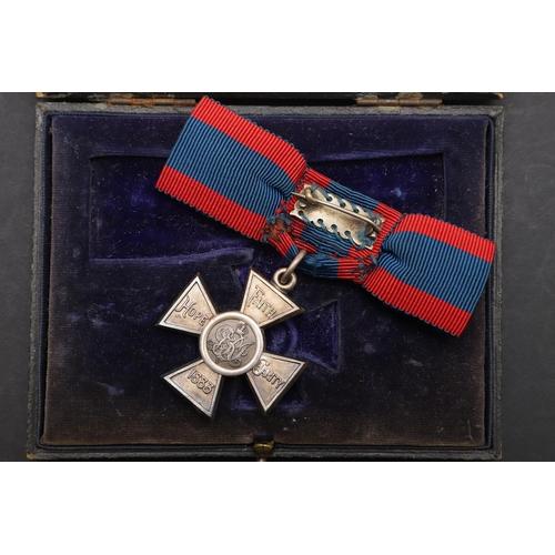 1016 - A ROYAL RED CROSS MEDAL 2ND CLASS ATTRIBUTED TO SISTER GARDENER. A Royal Red Cross Medal 2nd class i... 