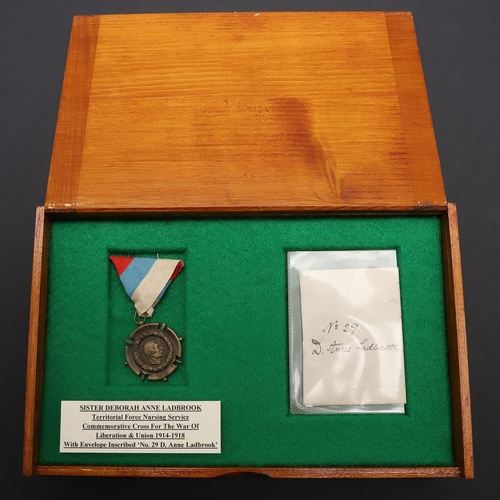 1023 - A COMMEMORATION CROSS FOR THE WAR OF LIBERATION AND UNION 1914-1918 TO THE NURSING SERVICE. A Commem... 