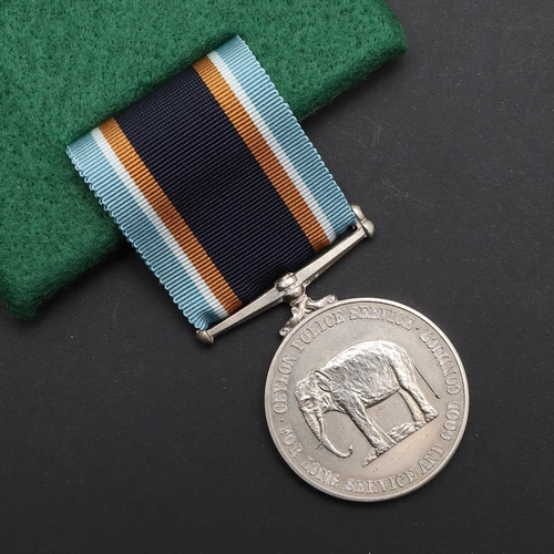 1032 - A CEYLON ELIZABETH II POLICE LONG SERVICE AND GOOD CONDUCT MEDAL. A Police Long Service and Good Con... 