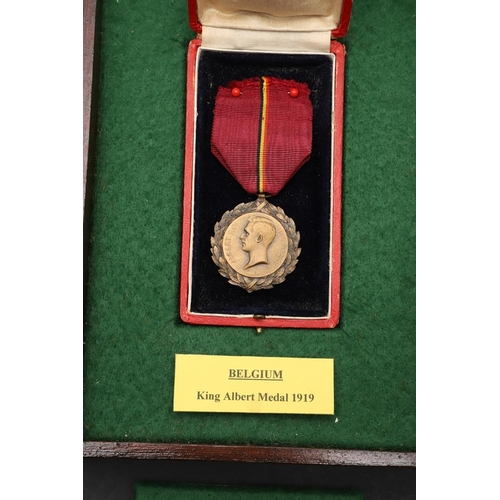 1053 - BELGIUM: A COLLECTION OF MEDALS INCLUDING LONG SERVICE AWARDS. A collection of medals comprising: Ki... 