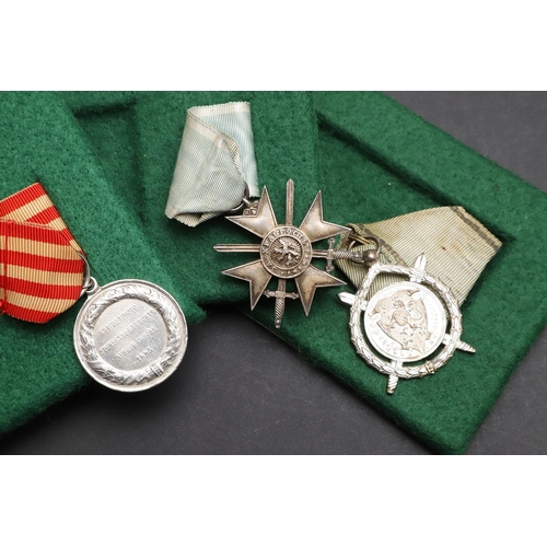 1062 - BULGARIA: A COLLECTION OF SIX MILITARY AND OTHER AWARDS. Six medals comprising: Military Cross for B... 