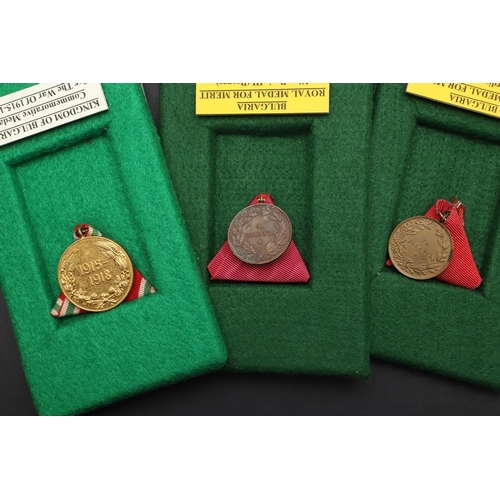 1064 - BULGARIA: A COLLECTION OF SIX MEDALS INCLUDING FIRST WORLD WAR ISSUES. Six medals comprising: Royal ... 