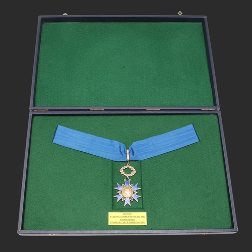 1074 - FRANCE: NATIONAL ORDER OF MERIT 1963 COMMANDERS NECK BADGE. The French National Order of Merit 1963,... 