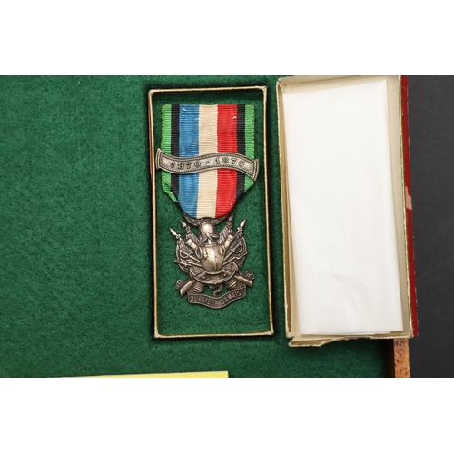 1075 - FRANCE: A FRANCO PRUSSIAN WAR MEDAL 1870-71 AND ANOTHER SIMILAR. A French Franco Prussian War Medal ... 