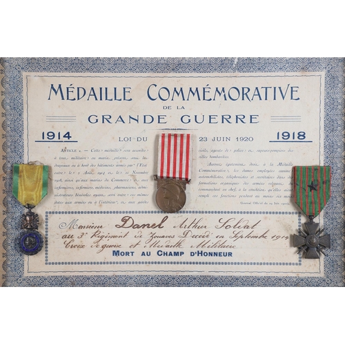 1079 - FRANCE: A COLLECTION OF FRAMED FIRST WORLD WAR MEDALS WITH CERTIFICATES. A First World War group of ... 