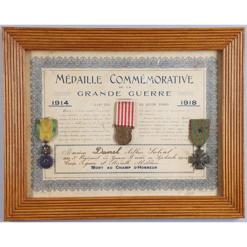 1079 - FRANCE: A COLLECTION OF FRAMED FIRST WORLD WAR MEDALS WITH CERTIFICATES. A First World War group of ... 