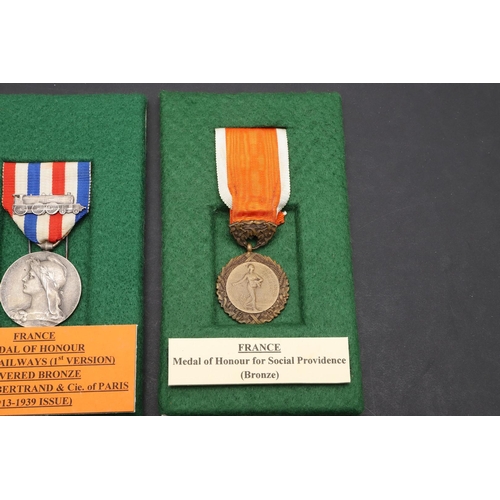 1086 - FRANCE: A COLLECTION OF MEDALS INCLUDING A NAVAL MEDAL FOR TONKIN. A medal for Tonkin (Vietnam) for ... 