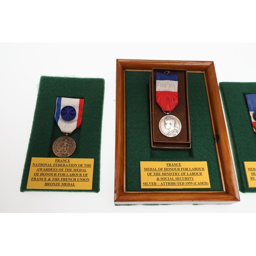 1089 - FRANCE: A COLLECTION OF MEDALS OF HONOUR FOR LABOUR. A collection of French Medals of Honour for Lab... 