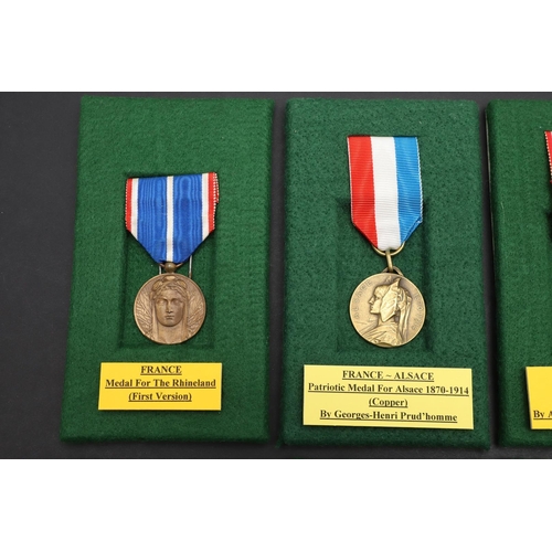 1091 - FRANCE: A COLLECTION OF FRENCH FIRST WORLD WAR CAMPAIGN MEDALS. Medal for the Rhineland, first and s... 