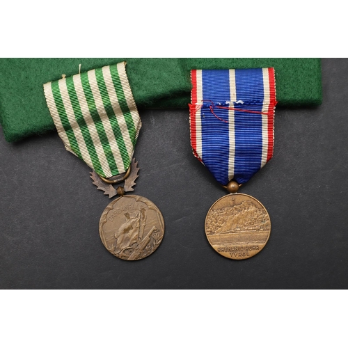 1091 - FRANCE: A COLLECTION OF FRENCH FIRST WORLD WAR CAMPAIGN MEDALS. Medal for the Rhineland, first and s... 