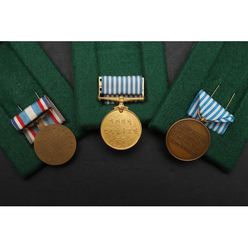 1095 - KOREA AND OTHERS: KOREAN, FRENCH AND BELGIAN KOREAN WAR MEDALS. A United Nations Korea Service Medal... 