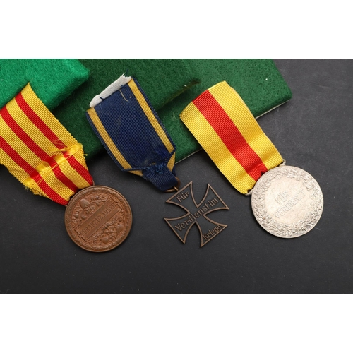 1100 - IMPERIAL GERMANY: SEVEN FIRST WORLD WAR AWARDS, BADEN AND BRUNSWICK. Baden: Patriotic Medal 1914, Cr... 